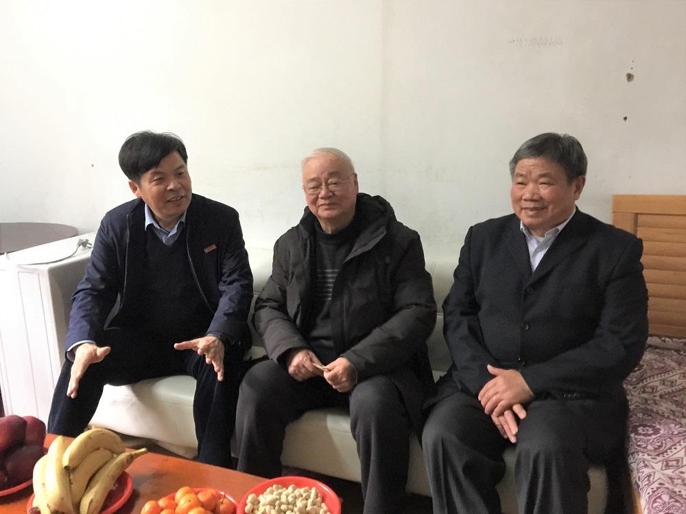 图7黄培明书记代表丝瓜视频
慰问生病退休教师 图7黄培明书记代表丝瓜视频
慰问生病退休教师